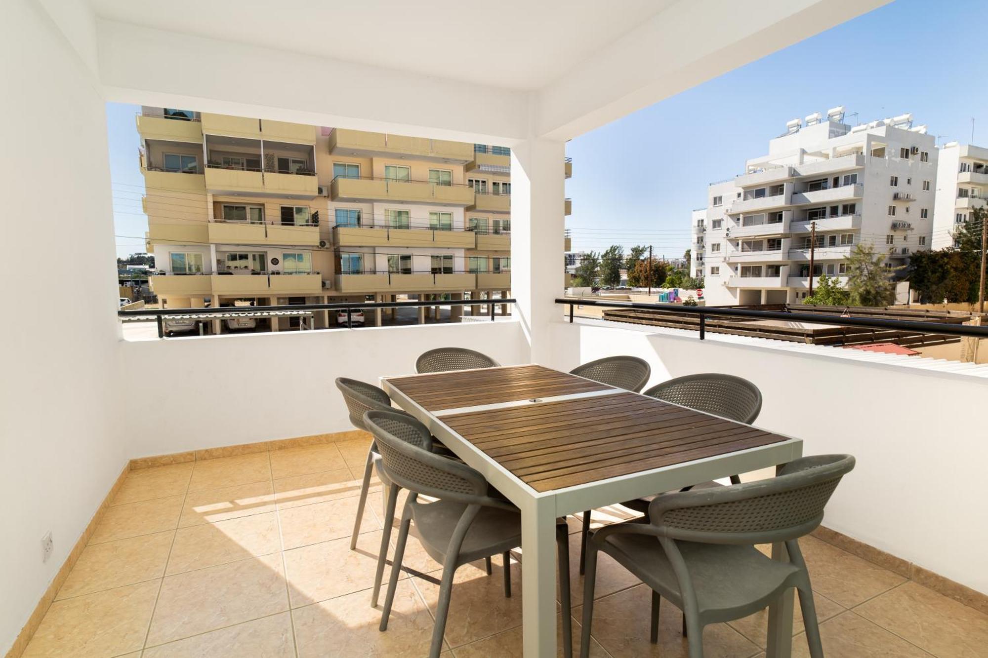 Olivia Mackenzie 2 Bedroom Flat With Pool 拉纳卡 外观 照片