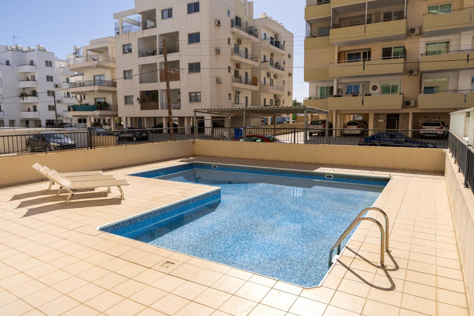 Olivia Mackenzie 2 Bedroom Flat With Pool 拉纳卡 外观 照片